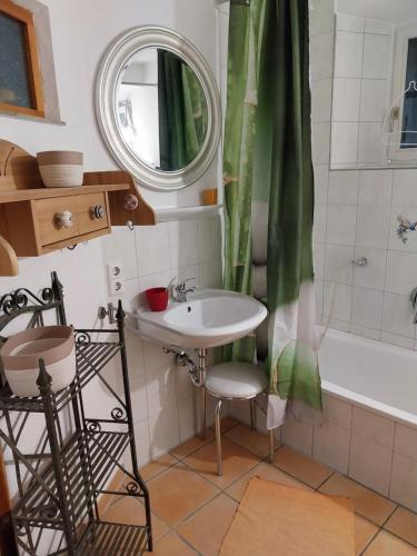 Kamar Mandi, Ferienwohnung mit Garten ab 3 Nächte (Ferienwohnung mit Garten ab 3 Nachte) in Tettnang