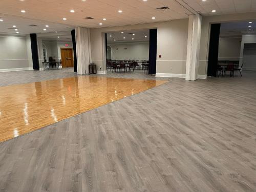 Whalers Inn and Suites - image 8