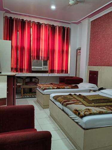 Hotel Yatri International near new delhi railway station center delhi - Delhi Cantonment