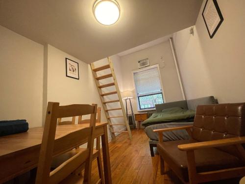 Union Square Studio 4 with Shower - Shared toilet, New York (photo 5)