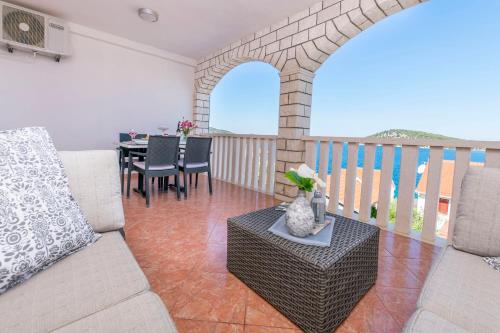 Two-Bedroom Apartment with Sea View image 10