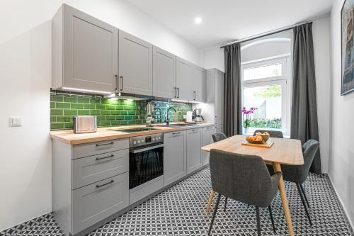 The Rother - Group Flat in Central Berlin Family-Friendly 2BR 2- 4 Guests - image 8