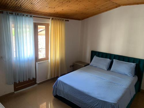 Double or Twin Room with Balcony image 2