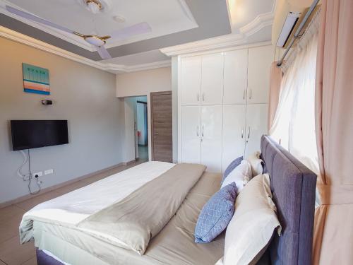 Queens View Apartment - image 3