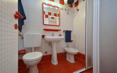 One-Bedroom Apartment image 10