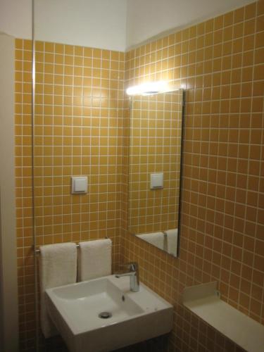 Double or Twin Room image 6