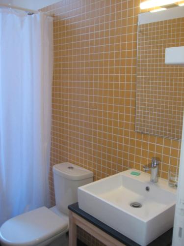 Double or Twin Room image 7