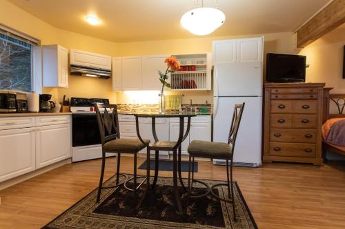 Kelli Creek Cottage - REDUCED PRICE ON TOURS in 朱諾