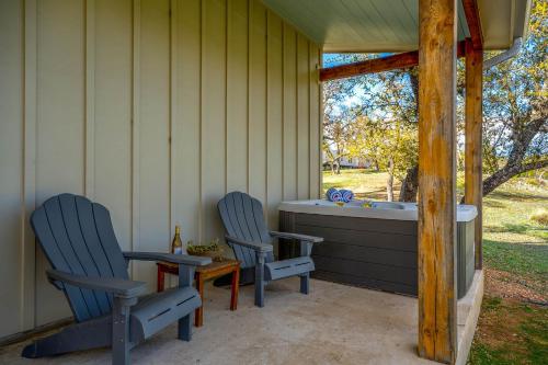 Sunflower Cottage with hot tub & VIEWS in Comfort (TX)