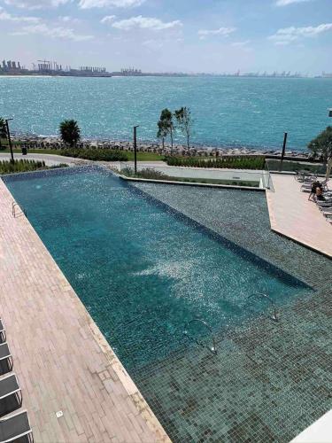 Uima-allas, Bluewaters Finest 1BR Apartment - Beach Lifestyle in Bluewaters Island