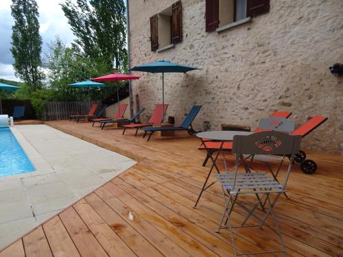 Peldbaseins, La Méridienne - Gite Ceusette (La Meridienne - Gite Ceusette) in Turriers