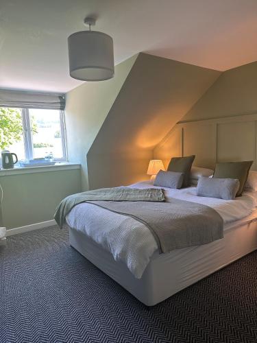 Pitsea Pitlessie Rooms at Pitlessie Village Inn 3-Star Hotel suite