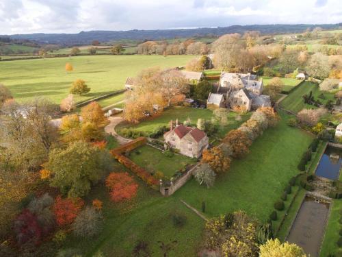 Luxury 3 Bed Cottage on Rewilding Estate in بيمينيستر