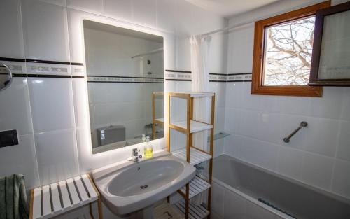 Three-Bedroom Villa image 10