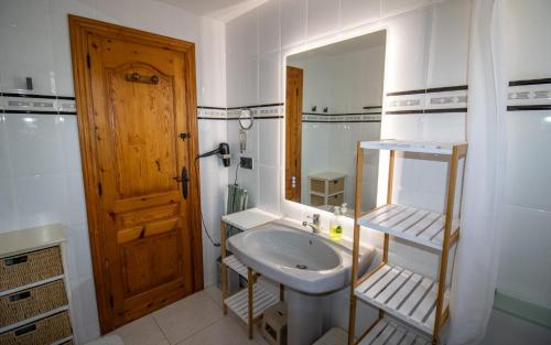Three-Bedroom Villa image 9