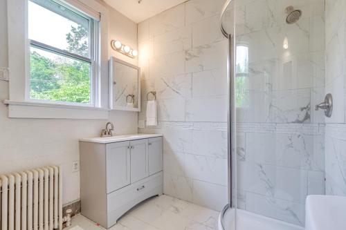 Walk Downtown Takoma Park Escape with Large Yard! in 塔科馬公園