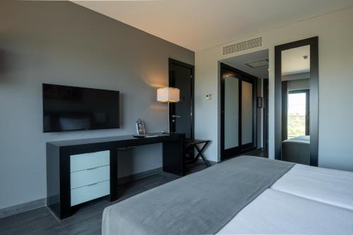 Twin Room with Sea View image 9