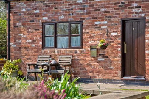 Viesnīcas āriene, Charlie's Cottage with Alpacas and 7mins drive to Alton Towers in Croxden