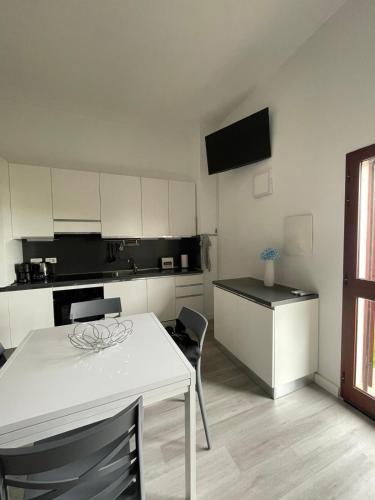 Blu Caletta - waterfront apartment with garden, La Caletta (foto 7)