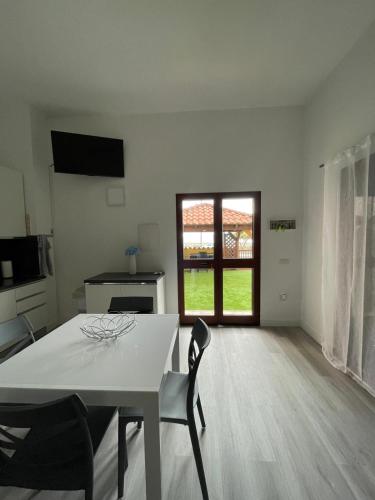 Blu Caletta - waterfront apartment with garden, La Caletta (foto 8)