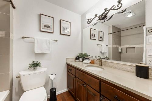 Sleeps 24+, 7 bd 4 bth, Hot tub, SHARC, Golf, Sunriver (photo 10)