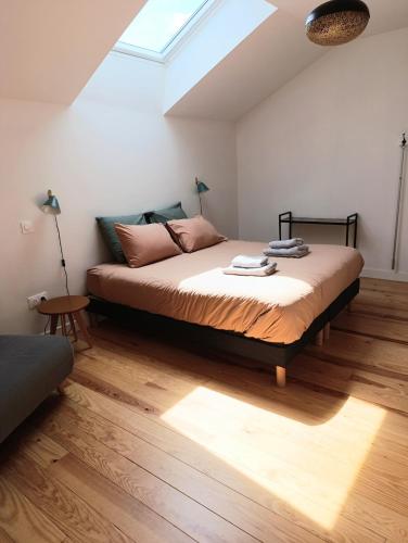 1 queen bed, 1 sofa bed, 1 futon bed