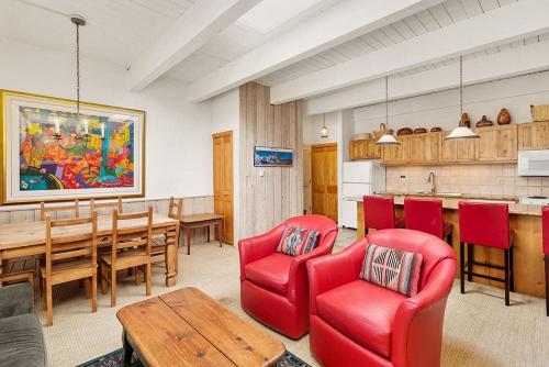 Chateau Chaumont Unit 19 - image 8