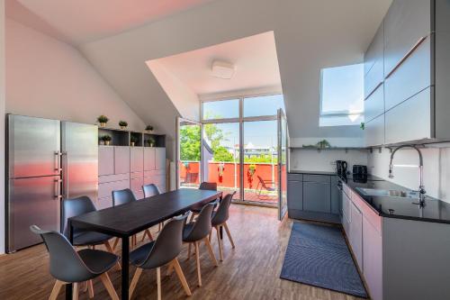 Sky Loft Leipzig - moderne Dachwohnung mit Terrasse und Blick aufs Rathaus in Leipzig, Deutschland