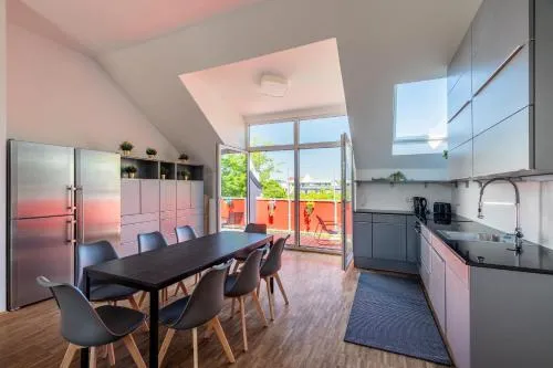 Sky Loft Leipzig - moderne Dachwohnung mit Terrasse und Blick aufs Rathaus in Leipzig, Deutschland