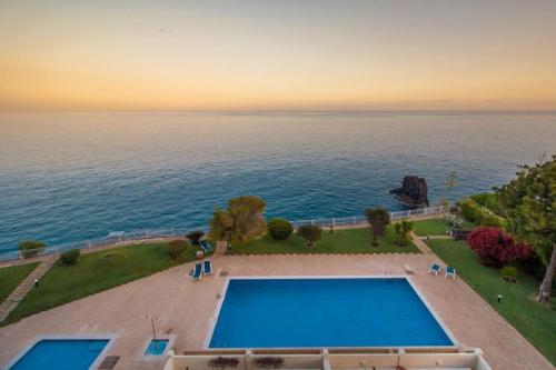 Sunny Getaway in Funchal 1