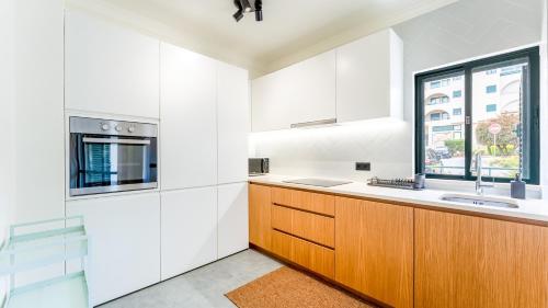 Modern Studio with Balcony & AC in Salgados by Lovelystay 3