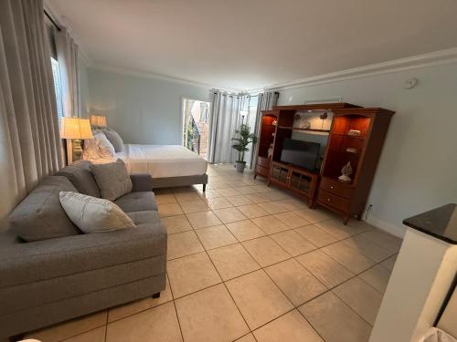 Beach Aqualina Apartments