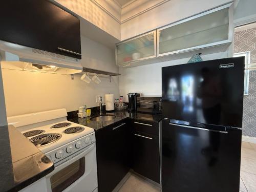 Beach Aqualina Apartments - image 8
