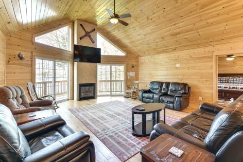 Waterfront Davis Pond Cabin w/ Dock + Kayaks!