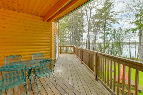 Waterfront Davis Pond Cabin w/ Dock + Kayaks! in Orono (Maine)