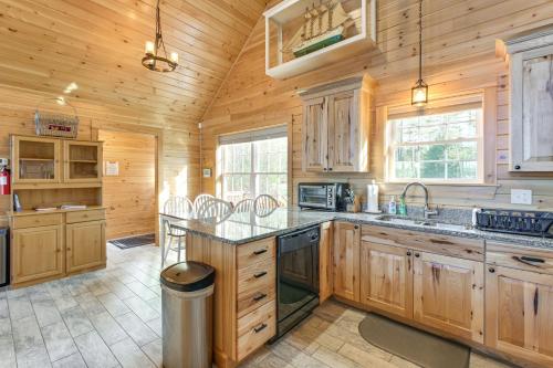 Waterfront Davis Pond Cabin w/ Dock + Kayaks! in Orono (Maine)