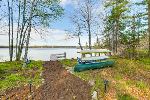 Waterfront Davis Pond Cabin w/ Dock + Kayaks! in Orono (Maine)