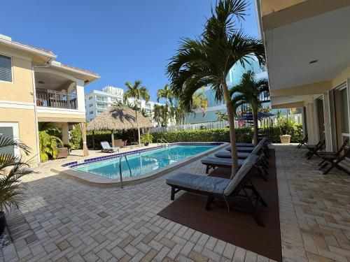 Beach Aqualina Apartments