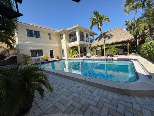 Beach Aqualina Apartments