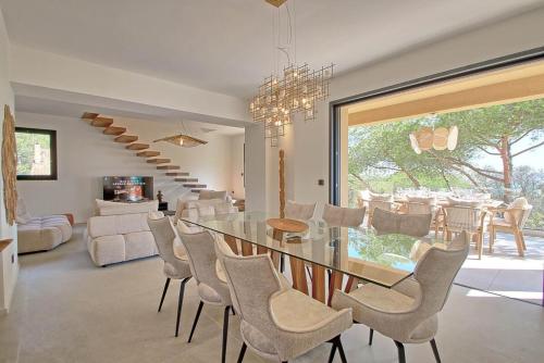 Villa vue mer, piscine, plage à pieds - Location saisonnière - Hyères