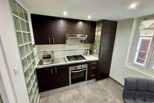 Bright apartment in the heart of Hyères - image 2