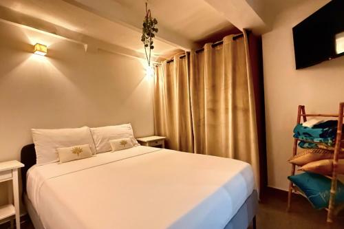 Bright apartment in the heart of Hyères - image 5