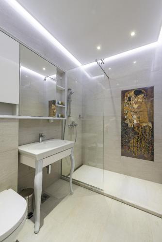 Max Luxury Apartments - image 7