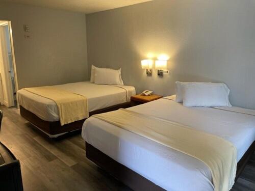 Premier Inns Thousand Oaks - main image