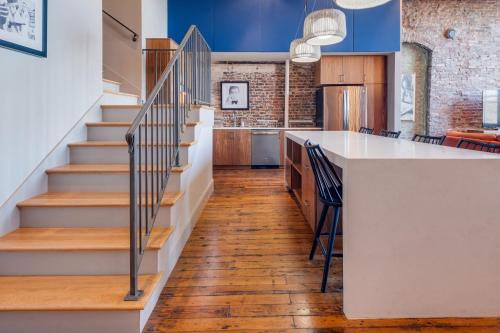 Nashville Riverfront Family Loft Stay for 4 – Nashville, TN