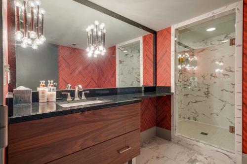 Nashville Riverfront Family Loft Stay for 4 – Nashville, TN