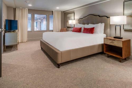 Nashville Riverfront Lofts – Nashville, FL