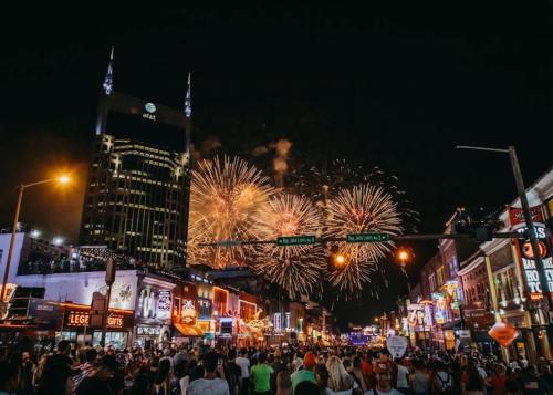 Nashville Riverfront Family Loft Stay for 4 – Nashville, TN