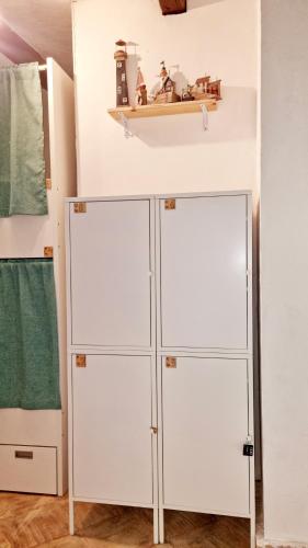 1 bunk bed