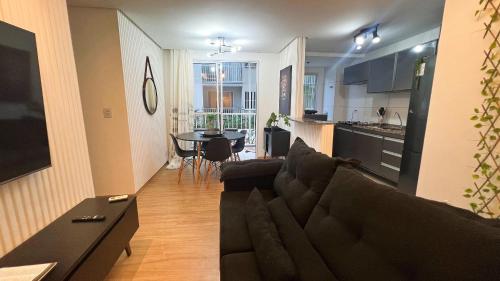 Apto perto do aeroporto com ar piscina e 2 quartos